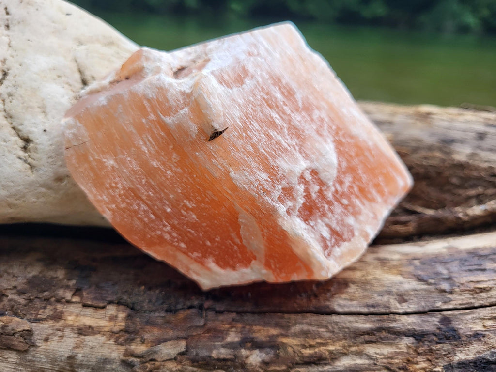 Grosse pierre brute, Cristal de sélénite brut, Pierre de sélénite orange