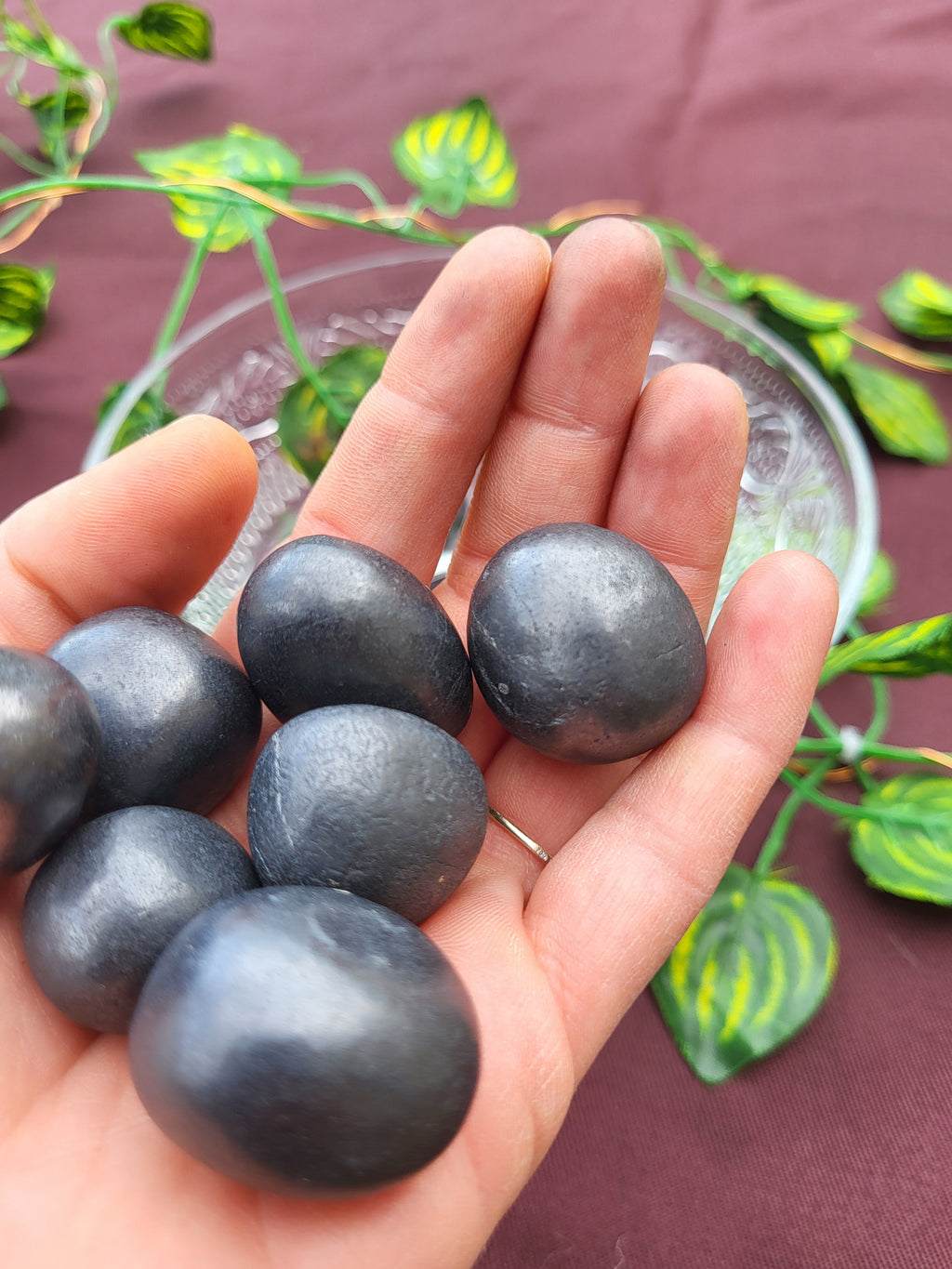 Pierre de shungite roulée, Pierre de protection contre les champs magnétique, cristaux de shungite naturelle.