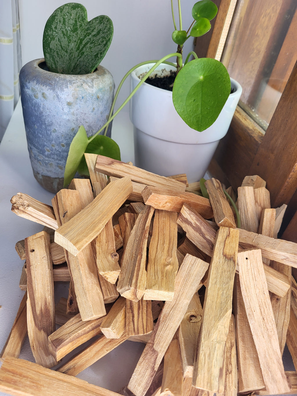 5 Bâtons de Palo Santo, pour purification en lithothérapie, gemme semi-précieuses, pierres précieuses naturelles, pierres naturelles brutes