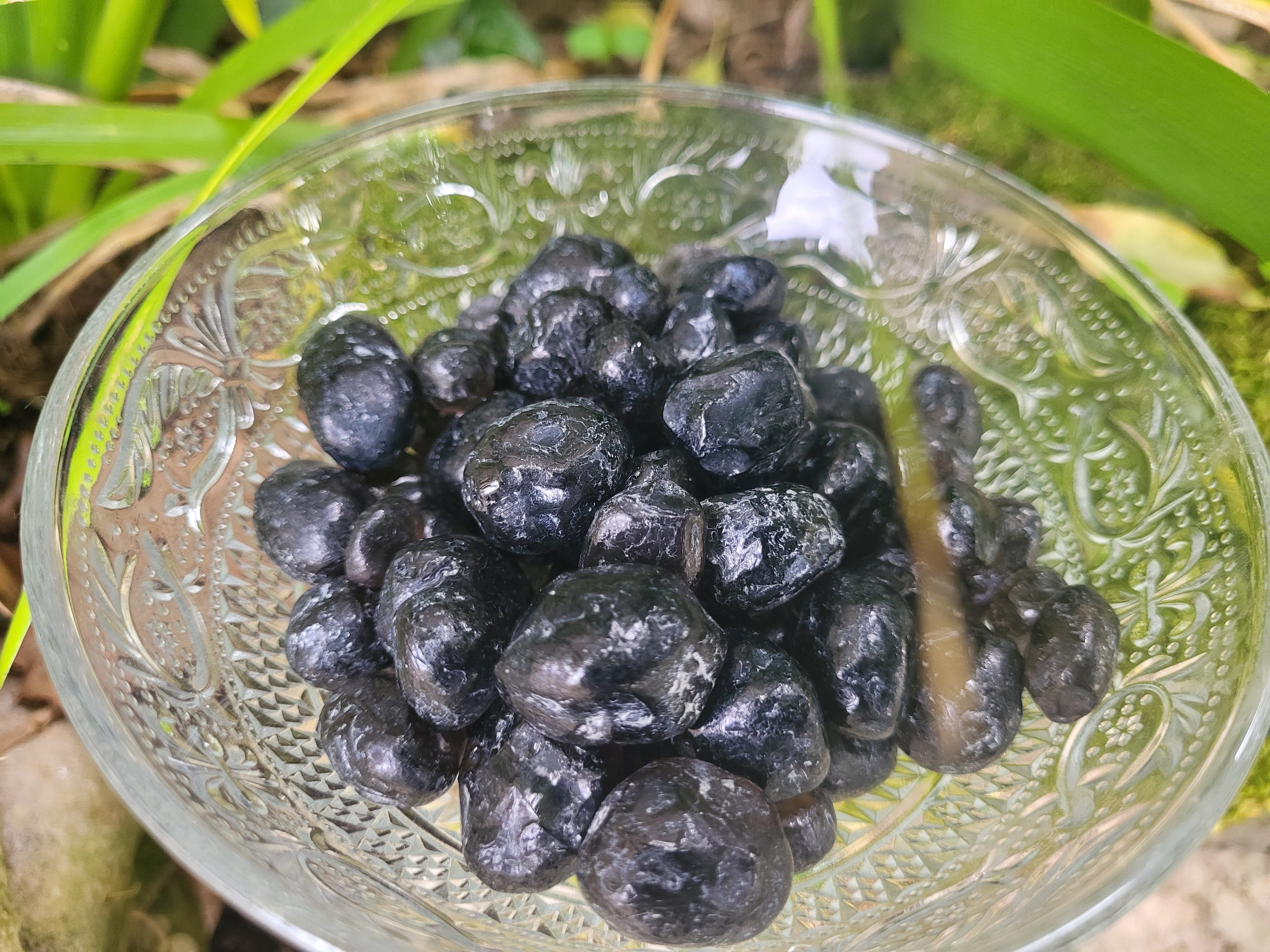 Pierre de larme apache, Apache Tear, pierre d'obsidienne brute, cristal de guérison et pierre de deuil.