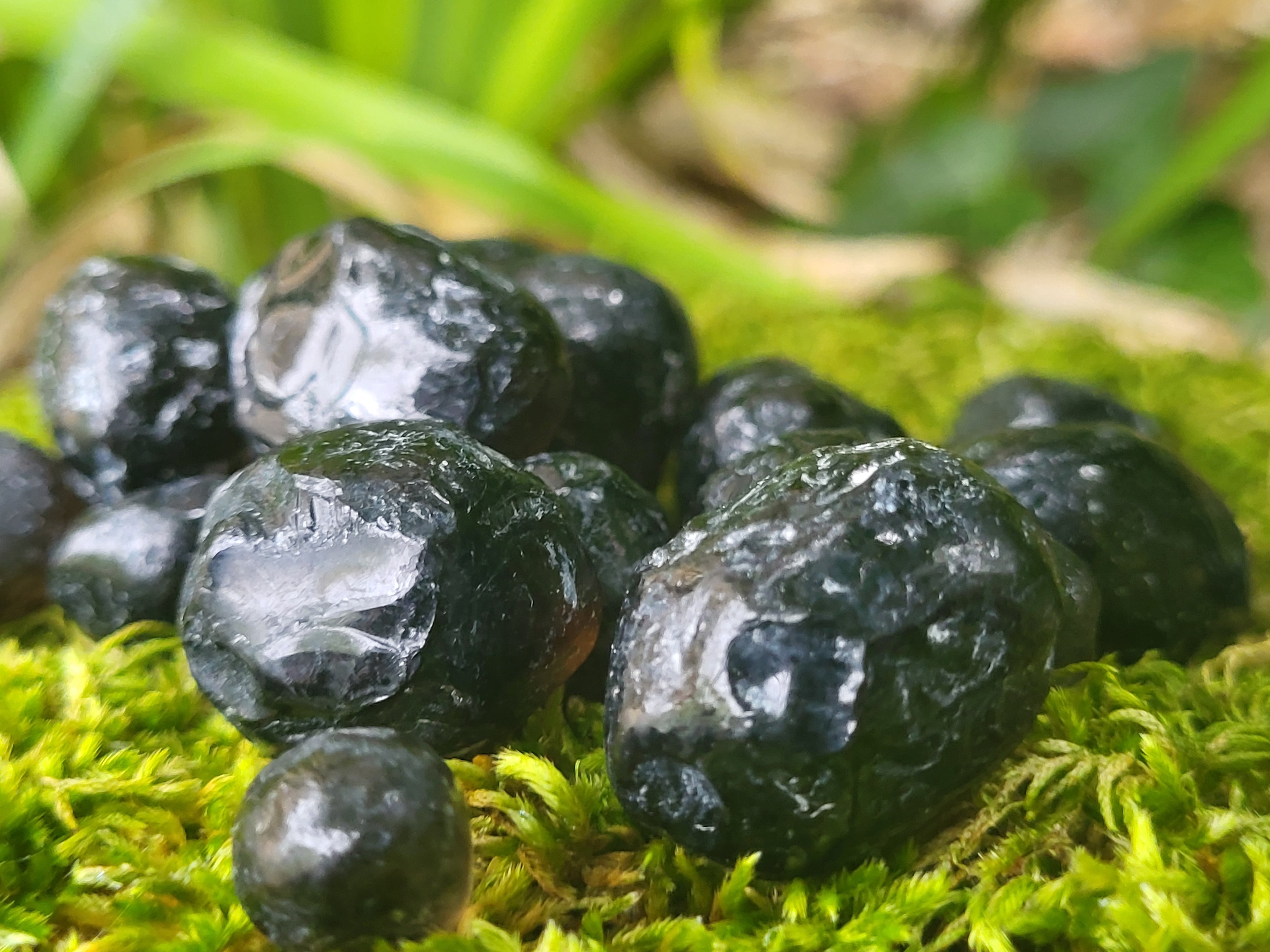Pierre de larme apache, Apache Tear, pierre d'obsidienne brute, cristal de guérison et pierre de deuil.