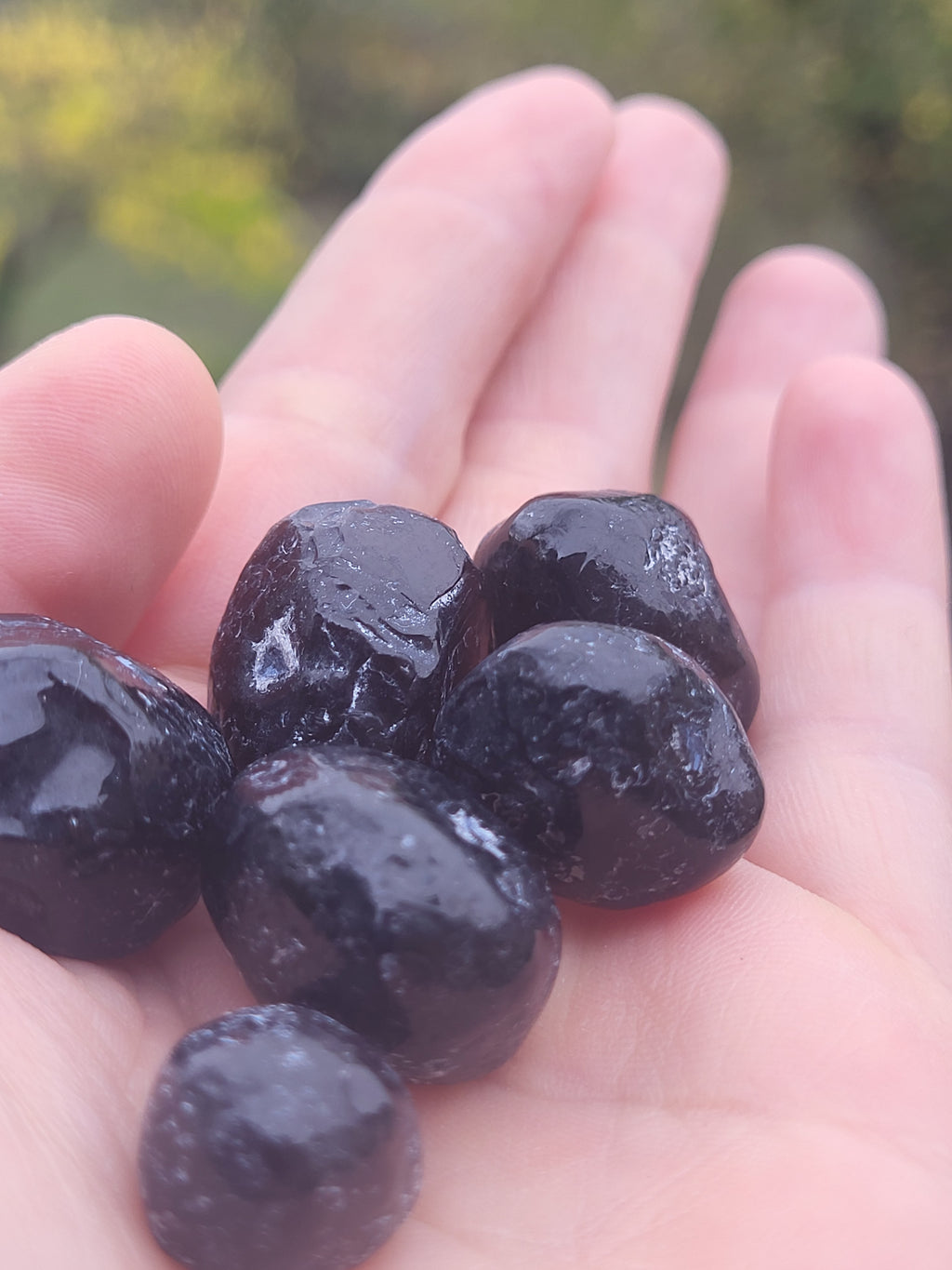 Pierre de larme apache, Apache Tear, pierre d'obsidienne brute, cristal de guérison et pierre de deuil.