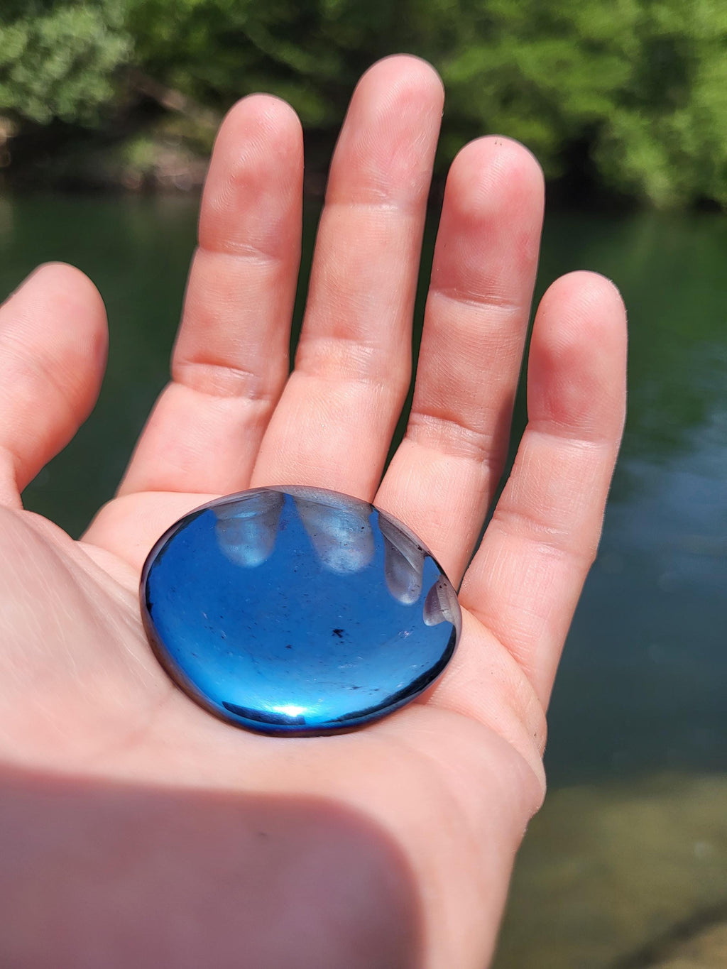 Cristal d'obsidienne de titane, cristal de titane, obsidienne titane, obsidienne aura titane, aura de titane, quartz aura titane