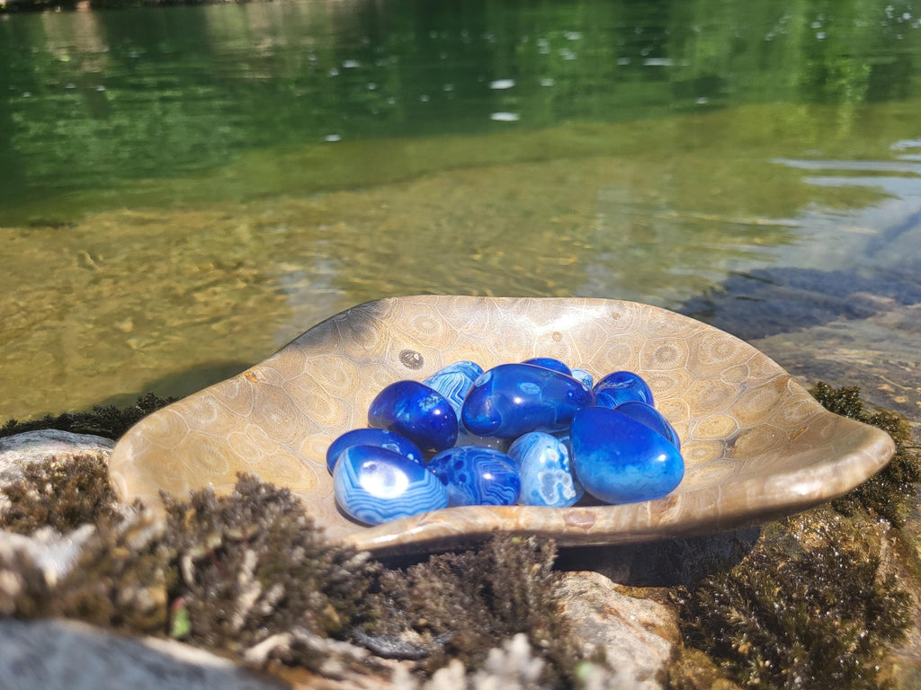 Pierre de calcédoine bleue, pierre roulée, calcédoine cabochon, calcédoine druzy, pierre bleue, cristaux et minéraux pour lithothérapie
