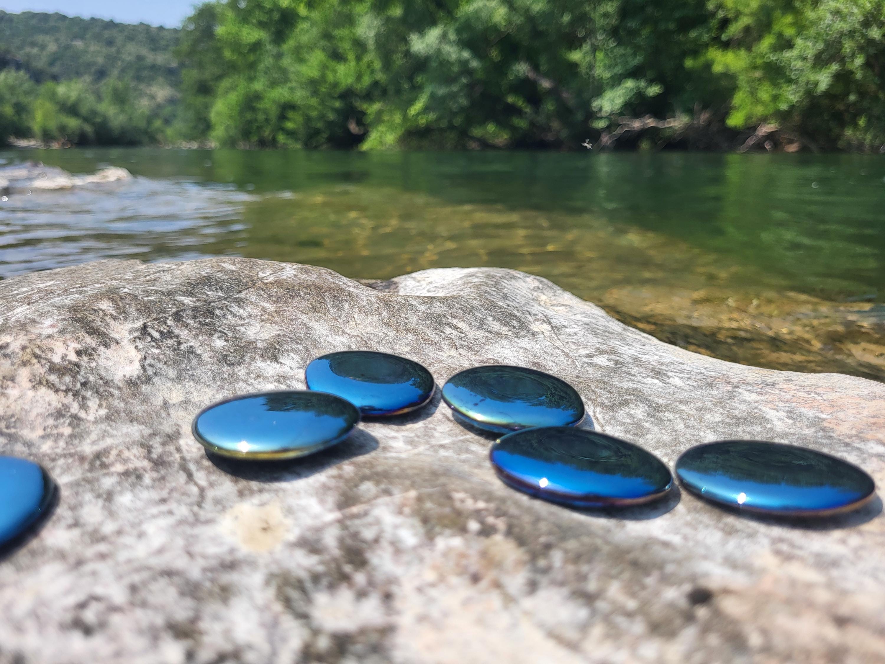 Cristal d'obsidienne de titane, cristal de titane, obsidienne titane, obsidienne aura titane, aura de titane, quartz aura titane