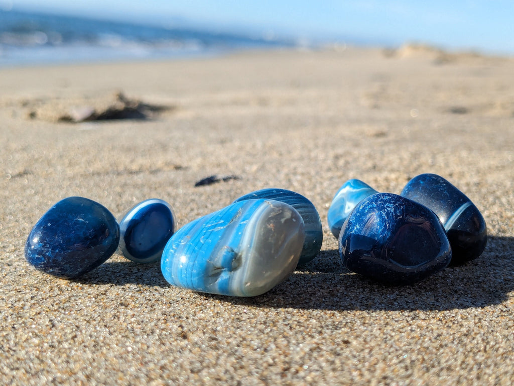 Pierre de calcédoine bleue, pierre roulée, calcédoine cabochon, calcédoine druzy, pierre bleue, cristaux et minéraux pour lithothérapie