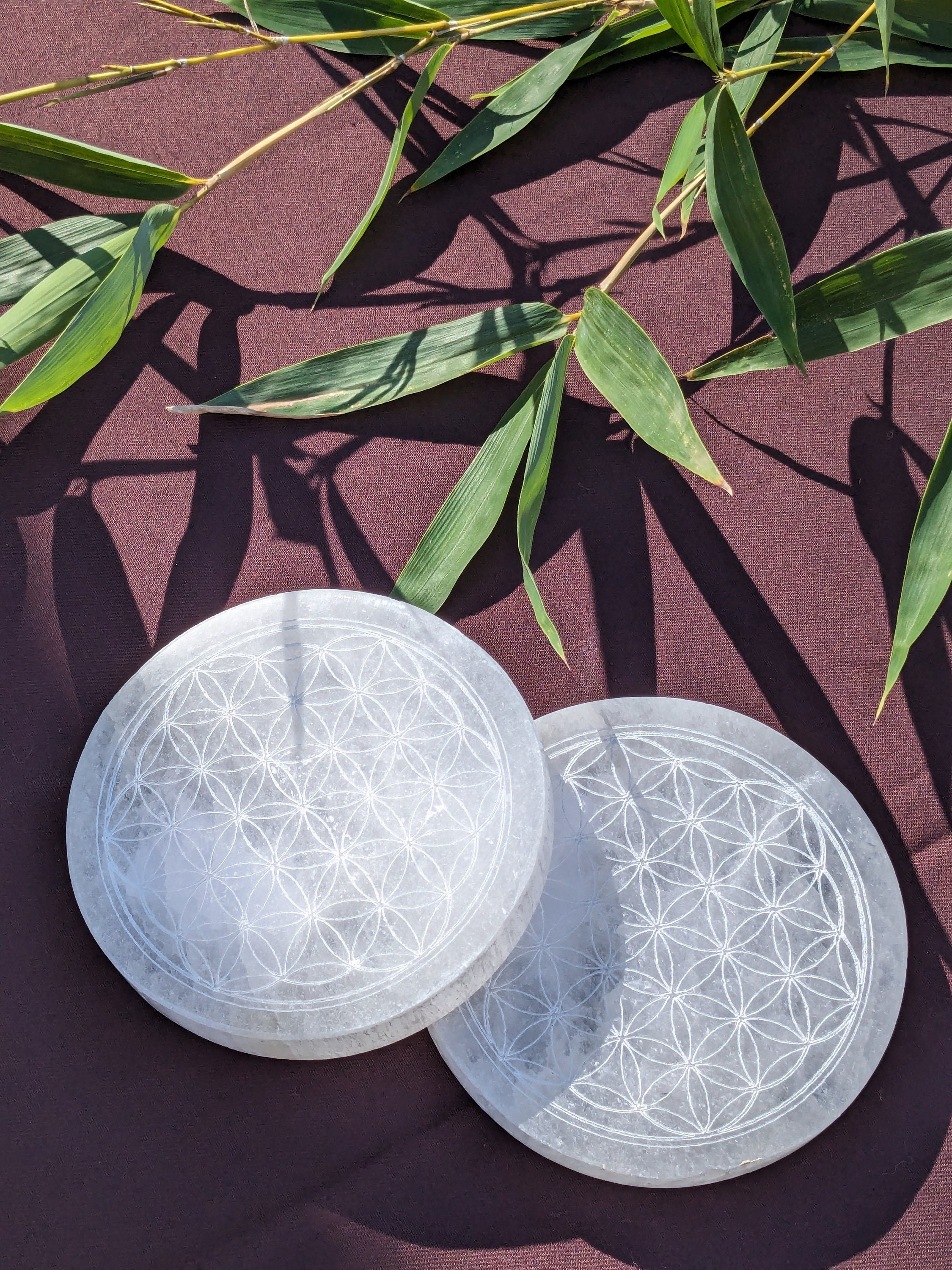 Palet de sélénite fleur de vie, Plaque de sélénite en fleur de vie pour purifier et recharger vos cristaux minéraux, géométrie sacrée