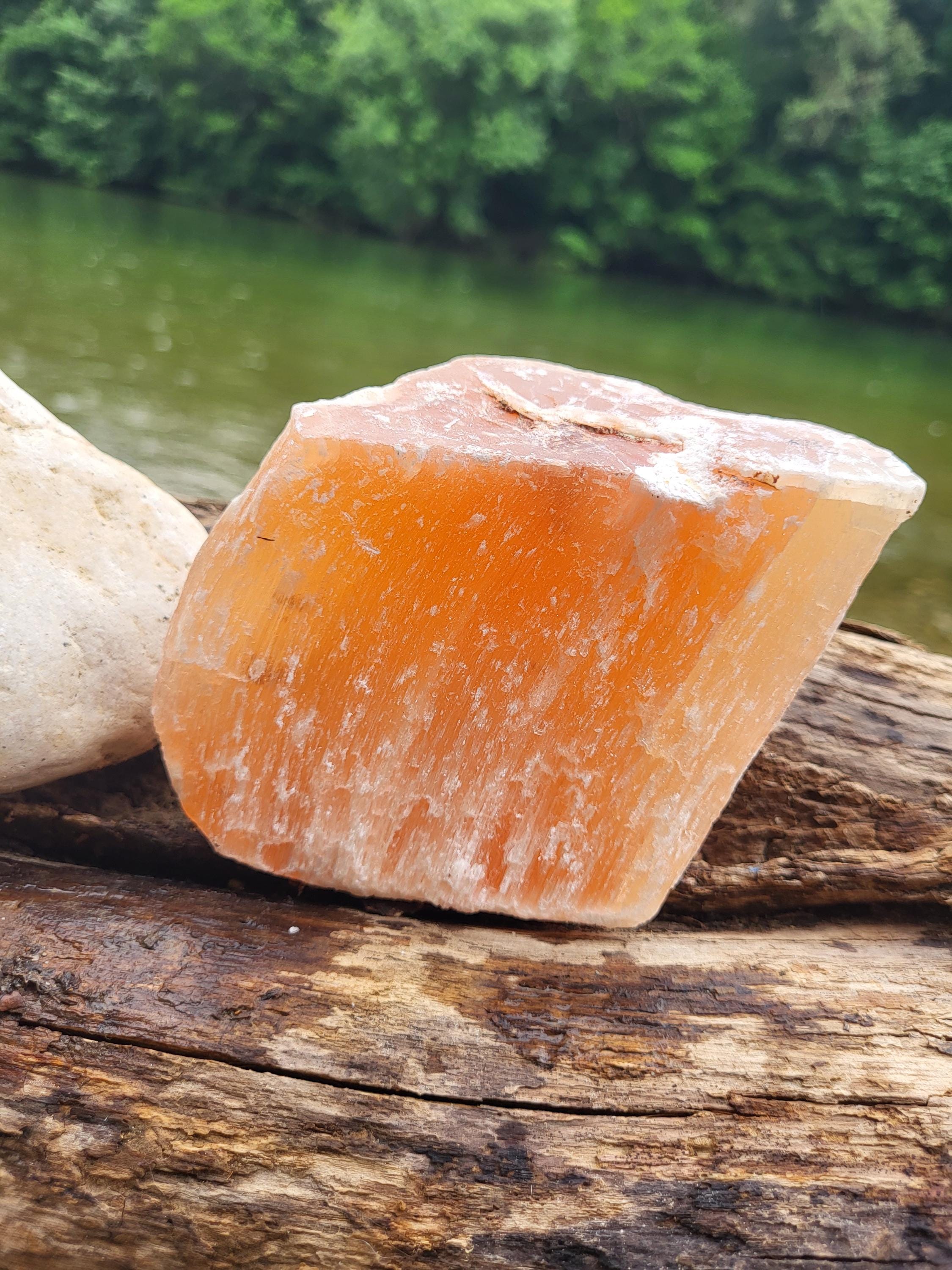 Grosse pierre brute, Cristal de sélénite brut, Pierre de sélénite orange