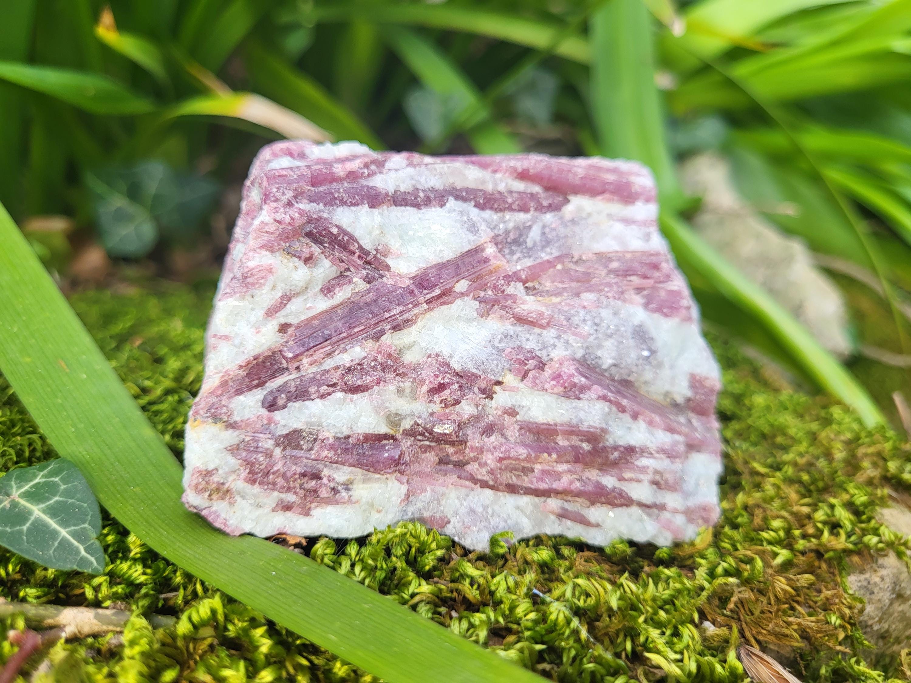Tourmaline rose brute, pink tourmaline, tourmaline rose gemme, grande tourmaline, tourmaline vintage, tourmaline pastèque
