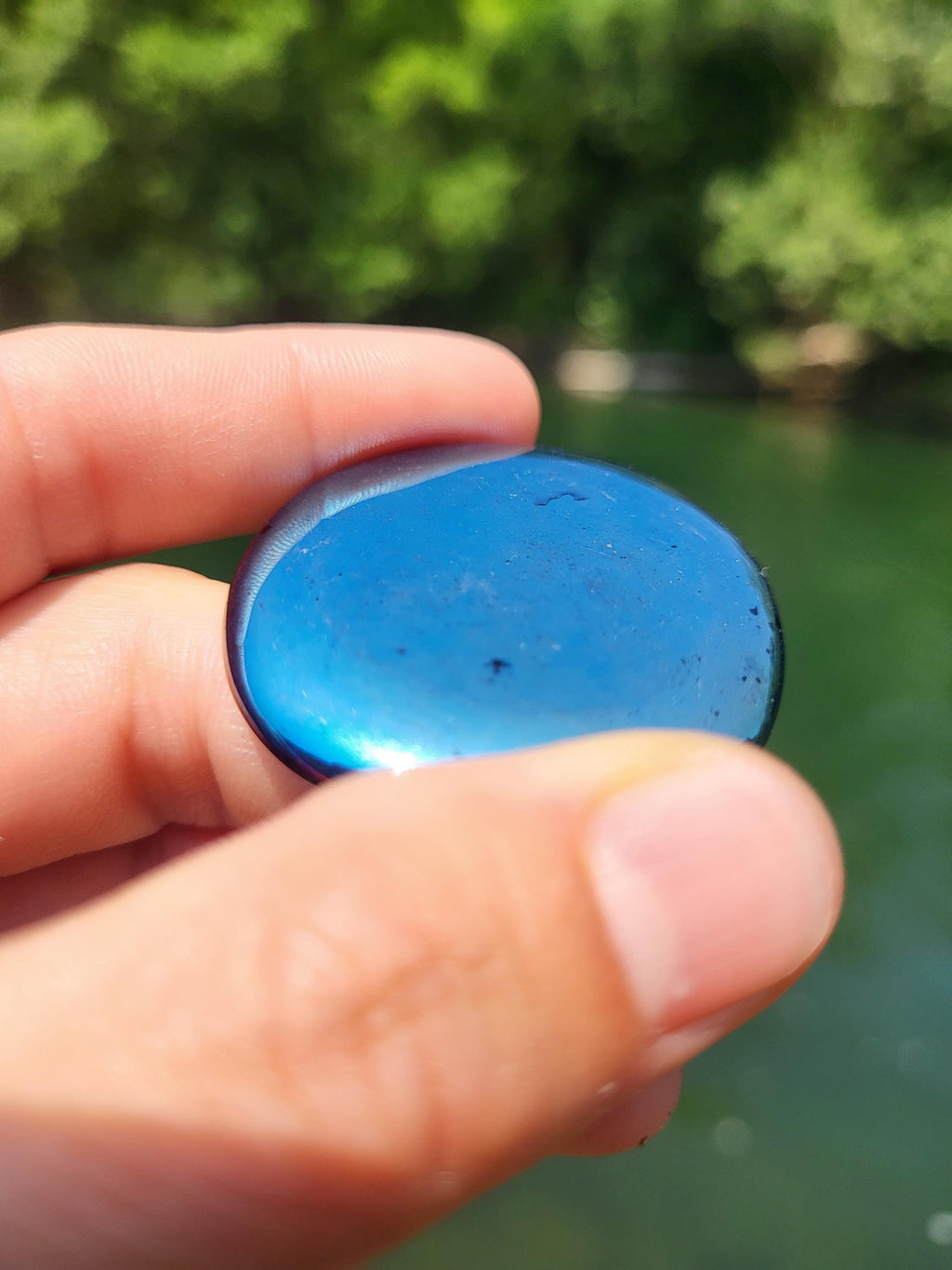 Cristal d'obsidienne de titane, cristal de titane, obsidienne titane, obsidienne aura titane, aura de titane, quartz aura titane