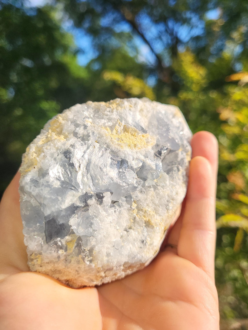 Cristal de célestine bleue brute, cristaux et minéraux rares pour la lithothérapie, la collection ou décoration de la maison.