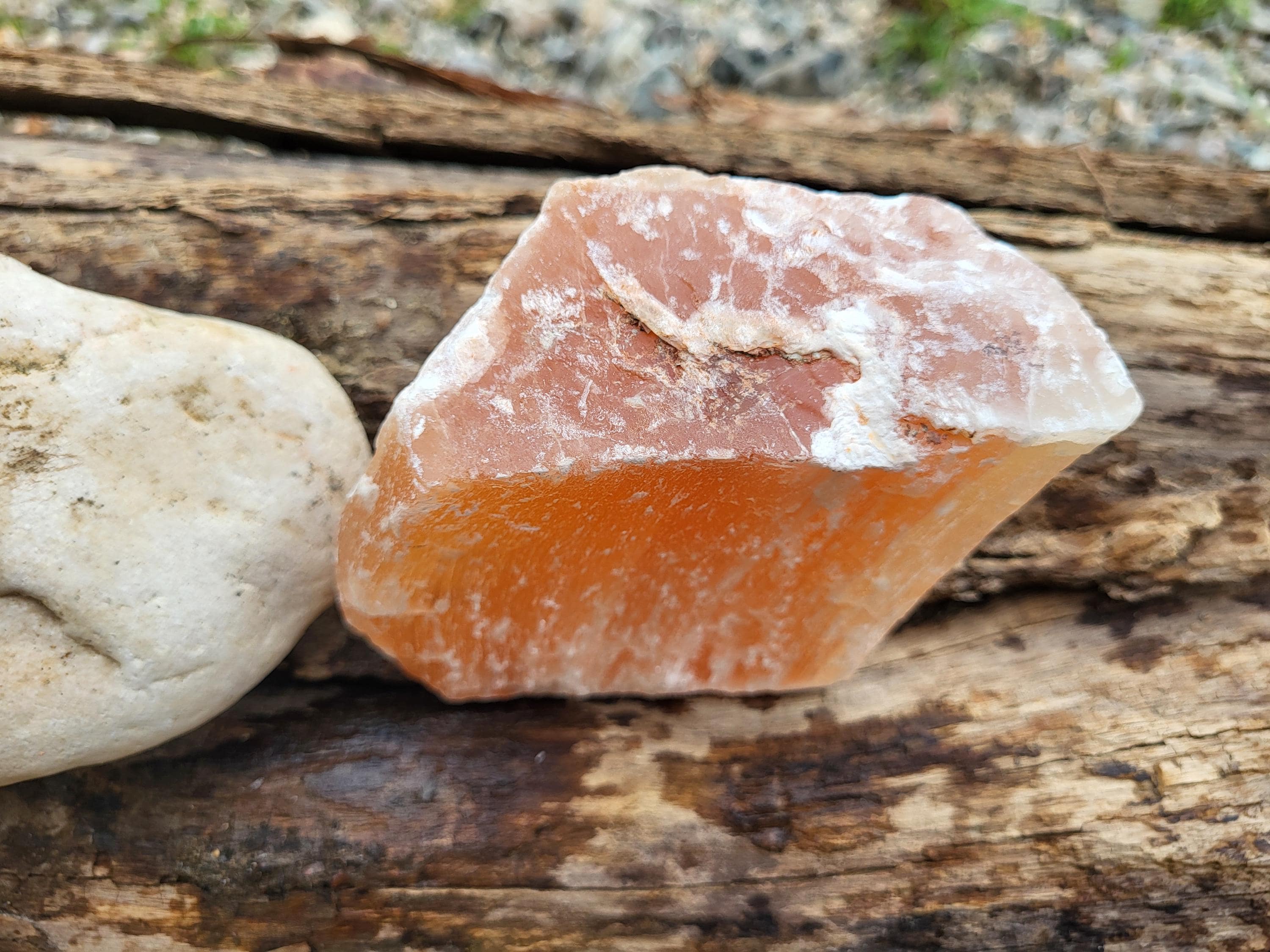 Grosse pierre brute, Cristal de sélénite brut, Pierre de sélénite orange